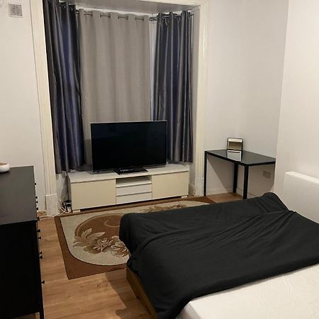 New Flat, Own Bathroom, Sitting Room & Large Bedroom - Walsall Bescot Extérieur photo