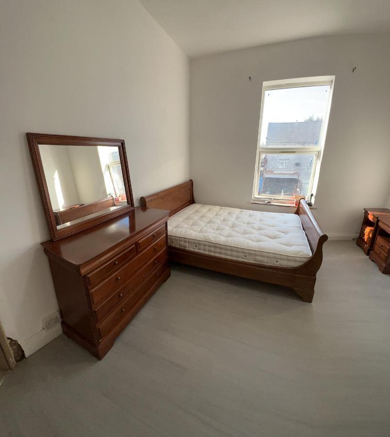 New Flat, Own Bathroom, Sitting Room & Large Bedroom - Walsall Bescot Extérieur photo