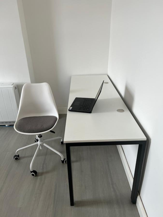 New Flat, Own Bathroom, Sitting Room & Large Bedroom - Walsall Bescot Extérieur photo