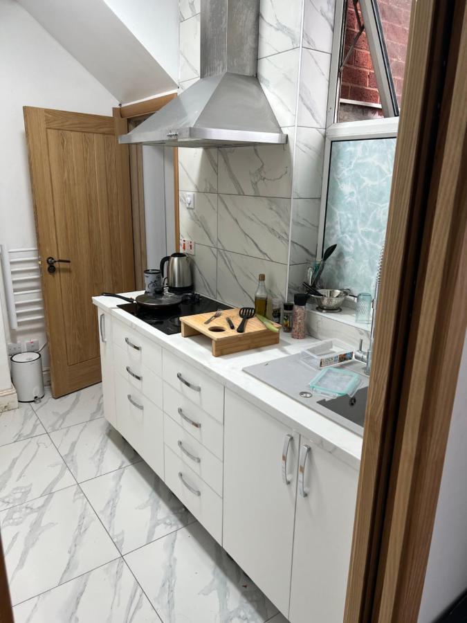 New Flat, Own Bathroom, Sitting Room & Large Bedroom - Walsall Bescot Extérieur photo