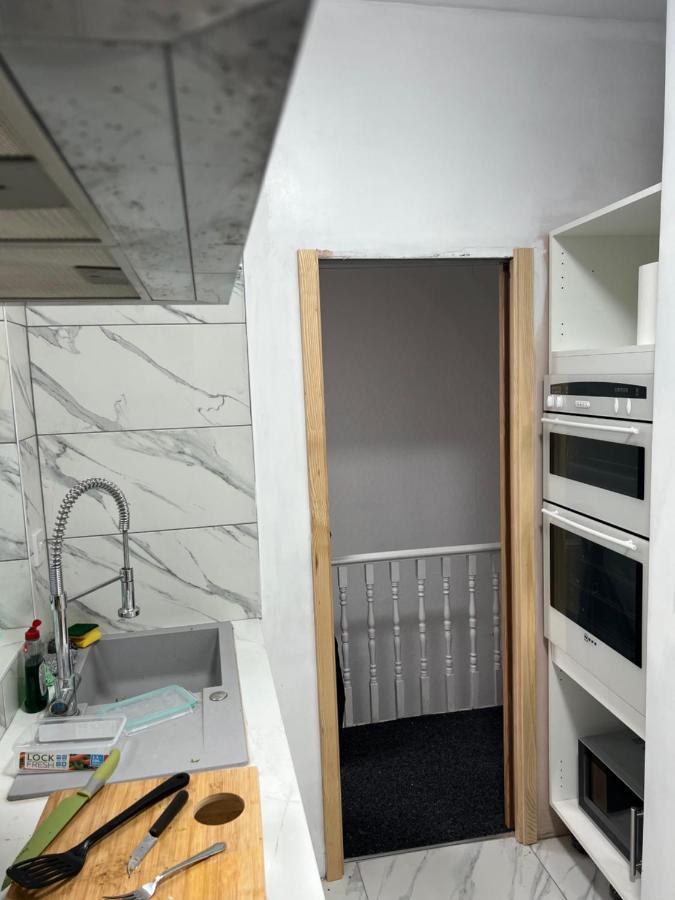 New Flat, Own Bathroom, Sitting Room & Large Bedroom - Walsall Bescot Extérieur photo