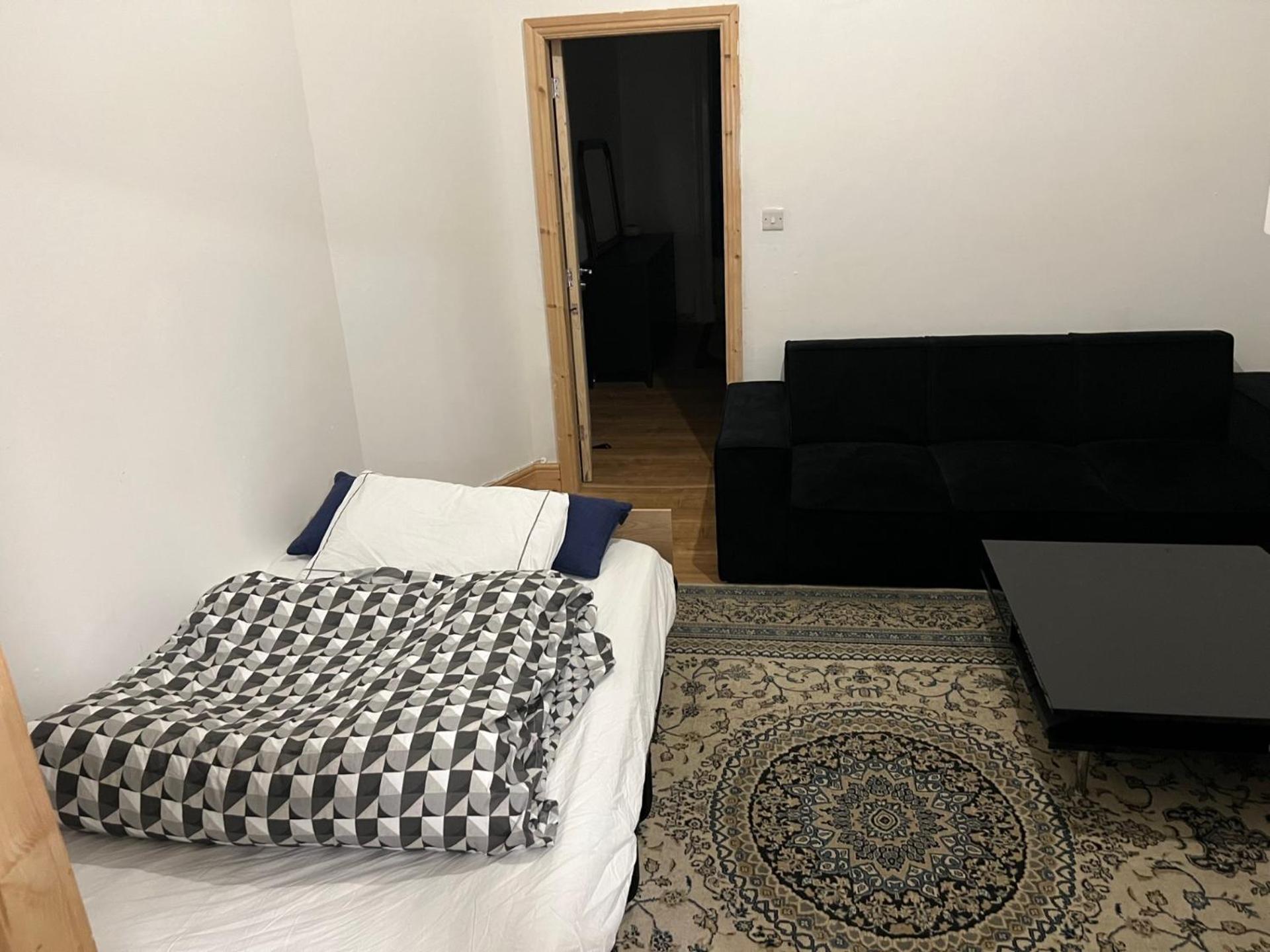 New Flat, Own Bathroom, Sitting Room & Large Bedroom - Walsall Bescot Extérieur photo
